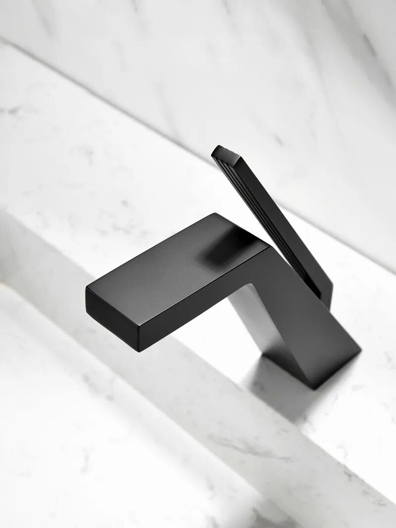 New Arrival Bathroom Single Lever Sink Faucet Crane Brass Matte Black Sink Faucet Hot and Cold Water Tap