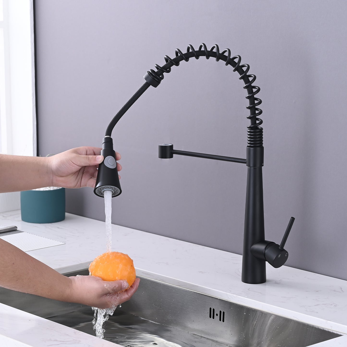 Kitchen Faucet with Pull Down Sprayer; Commercial Style Kitchen Sink Faucet; Faucets for Kitchen Sinks; Single-Handle; Magnetic Docking Spray Head; Matte Black