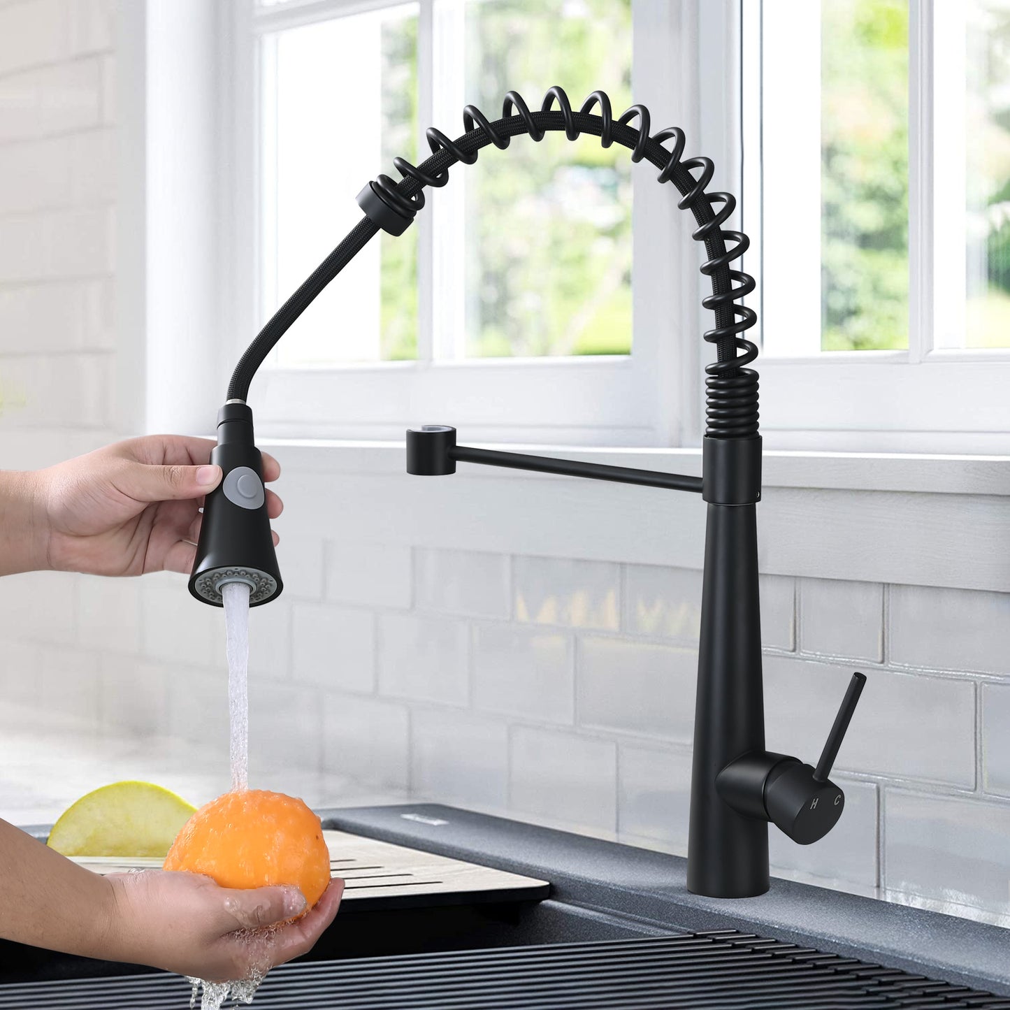 Kitchen Faucet with Pull Down Sprayer; Commercial Style Kitchen Sink Faucet; Faucets for Kitchen Sinks; Single-Handle; Magnetic Docking Spray Head; Matte Black