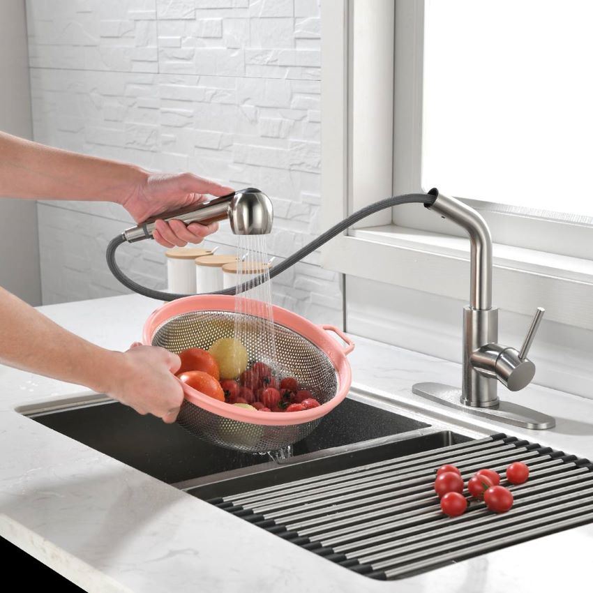 Single Handle Pull Down Sprayer Kitchen Sink Faucet