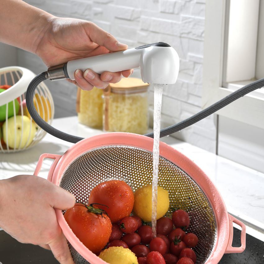 Single Handle Pull Down Sprayer Kitchen Sink Faucet